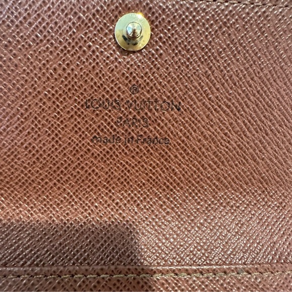 Louis Vuitton 6 Key Holder - Picture 7 of 7